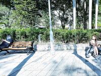 Menunjukkan wajah anda adalah cara untuk pergi! Orang tidak sepatutnya kelihatan tulen, berkulit cerah, tidak berambut dan cantik, gadis yang suka mendedahkan diri mereka [Yiliwen] melanggan, mendedahkan diri mereka di hadapan pelbagai orang di pasar raya