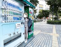 Menunjukkan wajah anda adalah cara untuk pergi! Orang tidak sepatutnya kelihatan tulen, berkulit cerah, tidak berambut dan cantik, gadis yang suka mendedahkan diri mereka [Yiliwen] melanggan, mendedahkan diri mereka di hadapan pelbagai orang di pasar raya