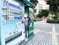 Menunjukkan wajah anda adalah cara untuk pergi! Orang tidak sepatutnya kelihatan tulen, berkulit cerah, tidak berambut dan cantik, gadis yang suka mendedahkan diri mereka [Yiliwen] melanggan, mendedahkan diri mereka di hadapan pelbagai orang di pasar raya