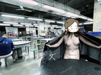 Menunjukkan wajah anda adalah cara untuk pergi! Orang tidak sepatutnya kelihatan tulen, berkulit cerah, tidak berambut dan cantik, gadis yang suka mendedahkan diri mereka [Yiliwen] melanggan, mendedahkan diri mereka di hadapan pelbagai orang di pasar raya