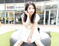 Menunjukkan wajah anda adalah cara untuk pergi! Orang tidak sepatutnya kelihatan tulen, berkulit cerah, tidak berambut dan cantik, gadis yang suka mendedahkan diri mereka [Yiliwen] melanggan, mendedahkan diri mereka di hadapan pelbagai orang di pasar raya