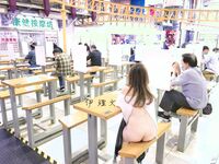 Menunjukkan wajah anda adalah cara untuk pergi! Orang tidak sepatutnya kelihatan tulen, berkulit cerah, tidak berambut dan cantik, gadis yang suka mendedahkan diri mereka [Yiliwen] melanggan, mendedahkan diri mereka di hadapan pelbagai orang di pasar raya