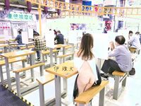 Menunjukkan wajah anda adalah cara untuk pergi! Orang tidak sepatutnya kelihatan tulen, berkulit cerah, tidak berambut dan cantik, gadis yang suka mendedahkan diri mereka [Yiliwen] melanggan, mendedahkan diri mereka di hadapan pelbagai orang di pasar raya