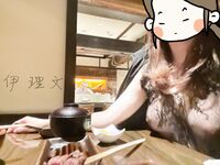 Menunjukkan wajah anda adalah cara untuk pergi! Orang tidak sepatutnya kelihatan tulen, berkulit cerah, tidak berambut dan cantik, gadis yang suka mendedahkan diri mereka [Yiliwen] melanggan, mendedahkan diri mereka di hadapan pelbagai orang di pasar raya