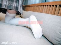 卡哇伊清纯系萝莉女奴【玉宝涩涩】私拍，水手服彼女饲育各种制服3P自慰逼粉奶大人形小母狗