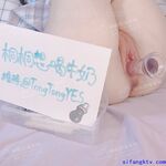 สวัสดิการ Ji สาวผมสีชมพูในชุดโลลิต้าบนทวิตเตอร์ [ตงตงอยากดื่มนม] ถ่ายแบบส่วนตัวโดยใช้อุปกรณ์ประกอบฉากเพื่อหลั่งของเหลวสีขาวออกมา