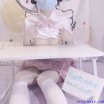 สวัสดิการ Ji สาวผมสีชมพูในชุดโลลิต้าบนทวิตเตอร์ [ตงตงอยากดื่มนม] ถ่ายแบบส่วนตัวโดยใช้อุปกรณ์ประกอบฉากเพื่อหลั่งของเหลวสีขาวออกมา