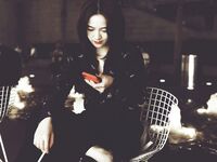 【反差表系列】推特气质高颜值网红特莱莎@lyainevan最全合集，人前气质女神，私底下原来如此骚情万种