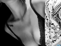 露脸才是王道！推特网红高颜狂野气质御姐【VAVA】私拍，露出紫薇调教各种风格开放大胆