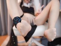 铃木美咲红底高跟