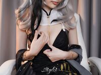 铃木美咲红底高跟