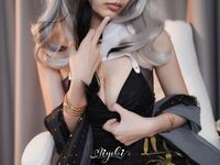 铃木美咲红底高跟