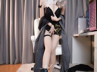 铃木美咲红底高跟