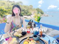 推特網紅人類高質量淫亂夫妻【小鯨魚】私拍，與【曼妃小雨】女女聯動，互插互舔磨豆腐場面香艷至極