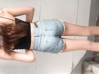 最完美的学院女神！大神高价约女神拍写真，趁她趴着对着完美的背影狂撸！ 9分超高颜值10分甜美