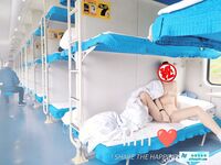 炸裂！出道即巅峰，新手露出界天花板女神【桔梓】专玩人前露出地铁超市火车上公园毫无底线，啪啪自慰勾引能玩的都完了