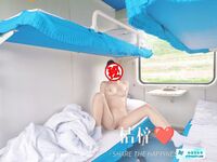 炸裂！出道即巅峰，新手露出界天花板女神【桔梓】专玩人前露出地铁超市火车上公园毫无底线，啪啪自慰勾引能玩的都完了