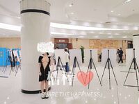 炸裂！出道即巅峰，新手露出界天花板女神【桔梓】专玩人前露出地铁超市火车上公园毫无底线，啪啪自慰勾引能玩的都完了