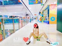 炸裂！出道即巅峰，新手露出界天花板女神【桔梓】专玩人前露出地铁超市火车上公园毫无底线，啪啪自慰勾引能玩的都完了