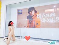 炸裂！出道即巅峰，新手露出界天花板女神【桔梓】专玩人前露出地铁超市火车上公园毫无底线，啪啪自慰勾引能玩的都完了