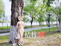 炸裂！出道即巅峰，新手露出界天花板女神【桔梓】专玩人前露出地铁超市火车上公园毫无底线，啪啪自慰勾引能玩的都完了