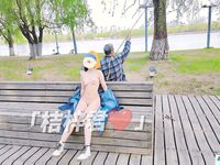 炸裂！出道即巅峰，新手露出界天花板女神【桔梓】专玩人前露出地铁超市火车上公园毫无底线，啪啪自慰勾引能玩的都完了