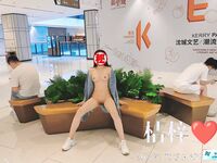 炸裂！出道即巅峰，新手露出界天花板女神【桔梓】专玩人前露出地铁超市火车上公园毫无底线，啪啪自慰勾引能玩的都完了