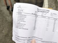 [절판 자료] 충칭의 유명 외모와 문신을 한 Lou Feng "Xixi"의 개인 사진 및 섹스 비디오 모음