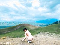 【超鮮明4K強化版】11月最新 - Twitter元祖夫婦露出界の巨匠「Little Cutie」が高原旅行中に捉えた大胆露出とセックス映像写真集！女の子もスタイルが良くて、意地悪でコケティッシュで、めちゃくちゃ犯されたいです (1)