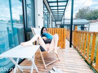 【超鮮明4K強化版】11月最新 - Twitter元祖夫婦露出界の巨匠「Little Cutie」が高原旅行中に捉えた大胆露出とセックス映像写真集！女の子もスタイルが良くて、意地悪でコケティッシュで、めちゃくちゃ犯されたいです (1)