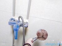 Yang terbaru bocor pada bulan November, di Twitter, seorang pelajar kolej dengan payudara besar berpayudara besar [Yu Jue] telah diambil gambar secara peribadi dengan bayaran Dia menggunakan alat mandi untuk melancap dengan payudara besar, punggung besar 