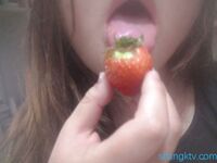 Yang terbaru bocor pada bulan November, di Twitter, seorang pelajar kolej dengan payudara besar berpayudara besar [Yu Jue] telah diambil gambar secara peribadi dengan bayaran Dia menggunakan alat mandi untuk melancap dengan payudara besar, punggung besar 