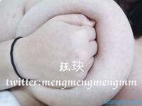 Yang terbaru bocor pada bulan November, di Twitter, seorang pelajar kolej dengan payudara besar berpayudara besar [Yu Jue] telah diambil gambar secara peribadi dengan bayaran Dia menggunakan alat mandi untuk melancap dengan payudara besar, punggung besar 