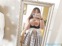 Yang terbaru bocor pada bulan November, di Twitter, seorang pelajar kolej dengan payudara besar berpayudara besar [Yu Jue] telah diambil gambar secara peribadi dengan bayaran Dia menggunakan alat mandi untuk melancap dengan payudara besar, punggung besar 