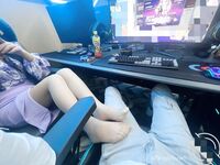 海角大神【会喷水的亲姐姐】姐弟乱伦后续又来了！ 165CM 身材高挑的漂亮御姐型姐姐趁姐姐打游戏强行插入，中途我妈突然回来，晚上溜到房间内射被姐姐啪啪打脸