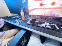 海角大神【会喷水的亲姐姐】姐弟乱伦后续又来了！ 165CM 身材高挑的漂亮御姐型姐姐趁姐姐打游戏强行插入，中途我妈突然回来，晚上溜到房间内射被姐姐啪啪打脸