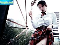 ในเดือนธันวาคม มีการเปิดเผยข้อมูลรั่วไหลที่น่าตกใจ ผู้คนหลายร้อยคนตกเป็นเป้าหมายในการถูกฆ่าในห้องน้ำของมนุษย์ หญิงสาวที่เกิดในปี 1995 ด้วยรูปร่างหน้าตาสูงและคลื่นลูกใหญ่ [Juicing Summer] เผยให้เห็นใบหน้าของเธอในการถ่ายทำแบบส่วนตัว ฉากนั้นค่อนข้างระเบิด