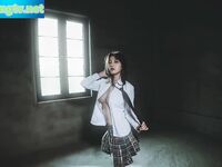 ในเดือนธันวาคม มีการเปิดเผยข้อมูลรั่วไหลที่น่าตกใจ ผู้คนหลายร้อยคนตกเป็นเป้าหมายในการถูกฆ่าในห้องน้ำของมนุษย์ หญิงสาวที่เกิดในปี 1995 ด้วยรูปร่างหน้าตาสูงและคลื่นลูกใหญ่ [Juicing Summer] เผยให้เห็นใบหน้าของเธอในการถ่ายทำแบบส่วนตัว ฉากนั้นค่อนข้างระเบิด