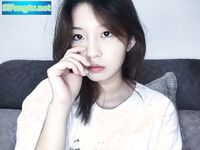 ในเดือนธันวาคม มีการเปิดเผยข้อมูลรั่วไหลที่น่าตกใจ ผู้คนหลายร้อยคนตกเป็นเป้าหมายในการถูกฆ่าในห้องน้ำของมนุษย์ หญิงสาวที่เกิดในปี 1995 ด้วยรูปร่างหน้าตาสูงและคลื่นลูกใหญ่ [Juicing Summer] เผยให้เห็นใบหน้าของเธอในการถ่ายทำแบบส่วนตัว ฉากนั้นค่อนข้างระเบิด