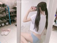 Inosenteng maliit na cutie [Eat Yaoyao] Maputi at malambot na lolita ang katawan, mabilog at cute na pink na puki, sobrang slutty sa murang edad, cute at contrasting