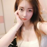 Vào cuối năm, một dòng tweet gây sốc xuất hiện trên Twitter. Nữ thần khuôn mặt cao và ngực khủng tương phản [Wine Moon], được chủ nhân đào tạo để quay phim riêng.