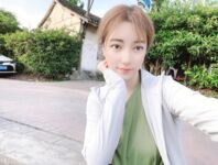 Vào cuối năm, một dòng tweet gây sốc xuất hiện trên Twitter. Nữ thần khuôn mặt cao và ngực khủng tương phản [Wine Moon], được chủ nhân đào tạo để quay phim riêng.