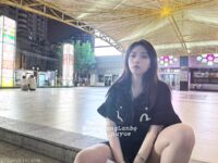 Vào cuối năm, một dòng tweet gây sốc xuất hiện trên Twitter. Nữ thần khuôn mặt cao và ngực khủng tương phản [Wine Moon], được chủ nhân đào tạo để quay phim riêng.