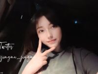 Vào cuối năm, một dòng tweet gây sốc xuất hiện trên Twitter. Nữ thần khuôn mặt cao và ngực khủng tương phản [Wine Moon], được chủ nhân đào tạo để quay phim riêng.