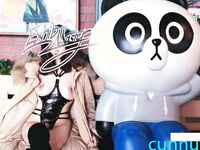 推特極品長腿大奶NTR綠帽淫妻控【阿崩】最新會員福利流出，各種公共場合露出約炮單男4P