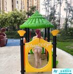 顶级反差女神〖娜娜爱之屋〗最新露出挑战，人来人往商场地铁人前偷偷露出，紧张刺激！超级反差