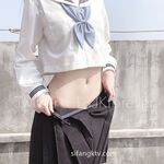 舞蹈学院学姐女神〖momo〗最新复出福利，魔鬼身材超紧小嫩逼清纯靓丽的外表下有一颗淫荡的心