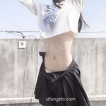 舞蹈学院学姐女神〖momo〗最新复出福利，魔鬼身材超紧小嫩逼清纯靓丽的外表下有一颗淫荡的心