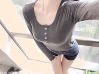 舞蹈学院学姐女神〖momo〗最新复出福利，魔鬼身材超紧小嫩逼清纯靓丽的外表下有一颗淫荡的心