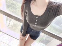 舞蹈学院学姐女神〖momo〗最新复出福利，魔鬼身材超紧小嫩逼清纯靓丽的外表下有一颗淫荡的心